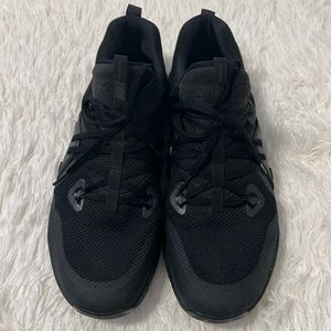 Triple black Nike zoom train command